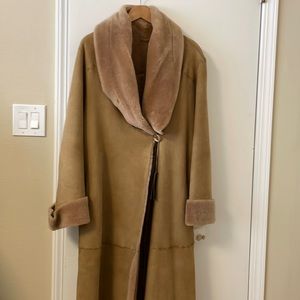 Rizal Coat, Faux Fur, Elegant, Classy, Warm, Size 40